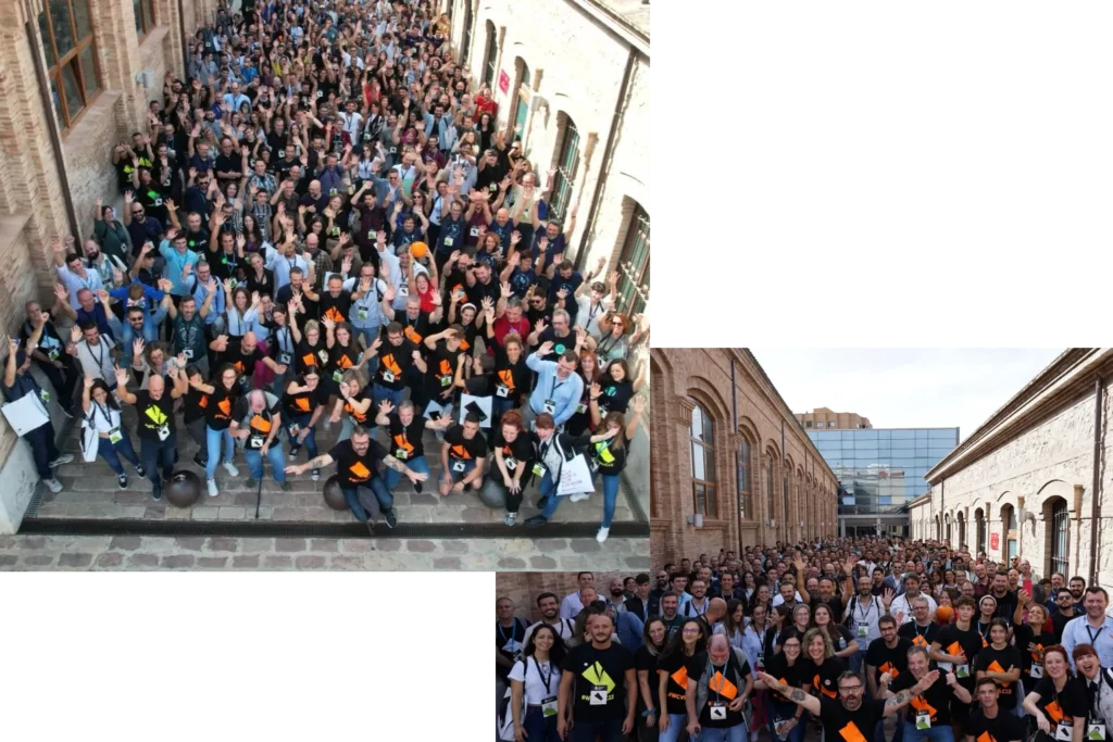 Foto de familia WordCamp Valencia 2022. Asistentes, organización, voluntarios y patrocinadores